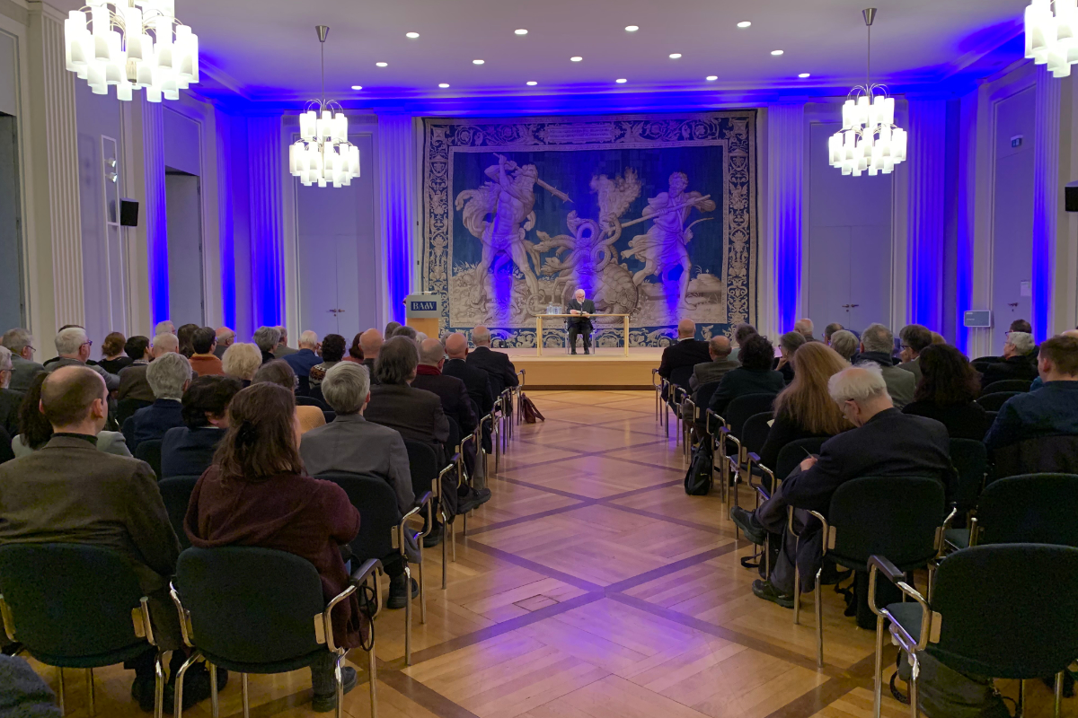 Prof. Dr Ernst Tremp's evening lecture on women in the Casus Sancti Galli in the Plenarsaal of the Bayerische Akademie der Wissenschaften on March 6, 2024 was well attended.
